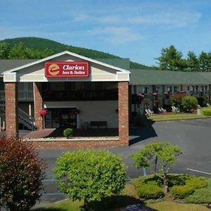 Clarion Inn & Suites At The Outlets Of Lake George